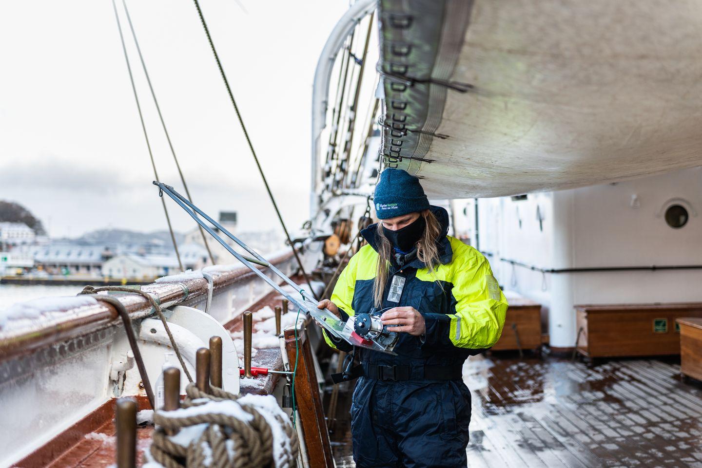 Klargjøring av utstyr før avreise. Foto: Cristine Fagerbakke / HI