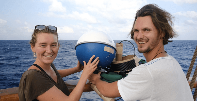 Nellie Wullenweber og Fabian Knoblauch er klare til å slippe ut den første bøyen. Foto: Isak Okkenhaug